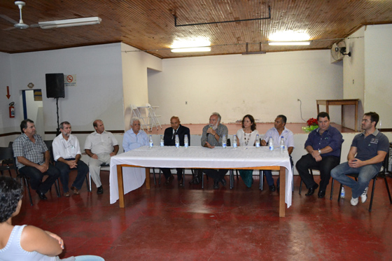 Mesa que conduziu os trabalhos no lançamento do Fórum Permanente sobre Drogas